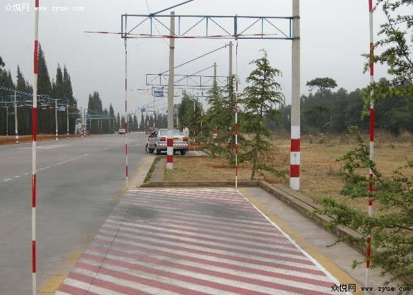 场内道路考试侧方位停车技巧解秘_众悦学车_