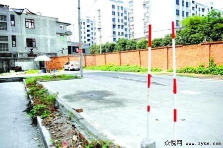 男子练车轧死7岁女童