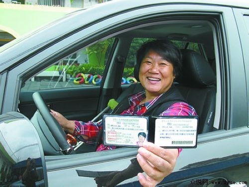 萧山首辆残疾人汽车昨日已上路