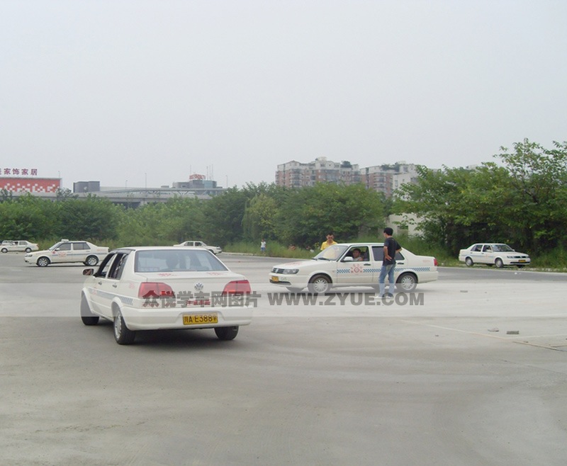 乘风驾校倒车入库场地