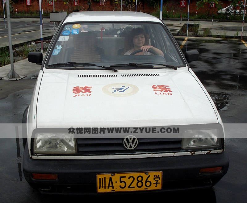 蜀新驾校桑普教练车 正前