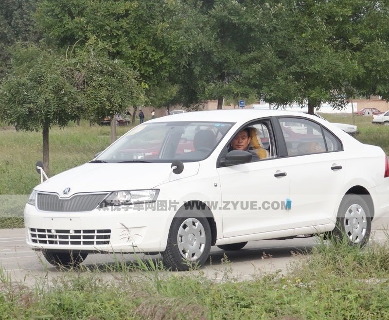 程顺驾校斯柯达教练车