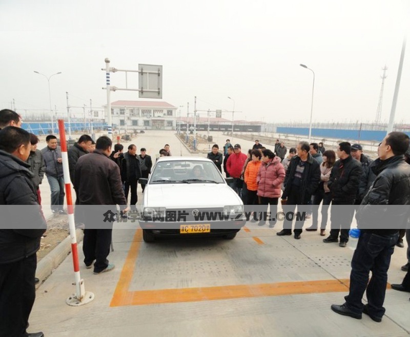 东安生资驾校上坡路场地