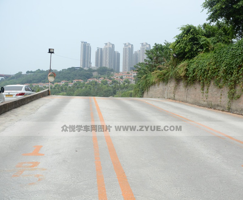 重庆凤凰驾校坡道定点停车和起步