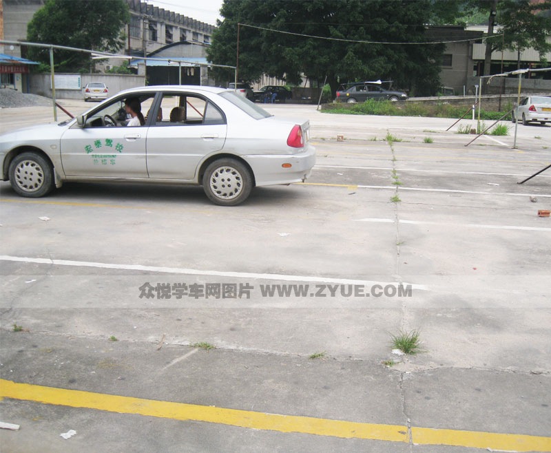 宏泰驾校倒桩练习场地