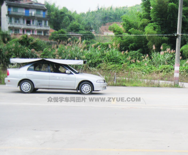 通驰驾校教练车