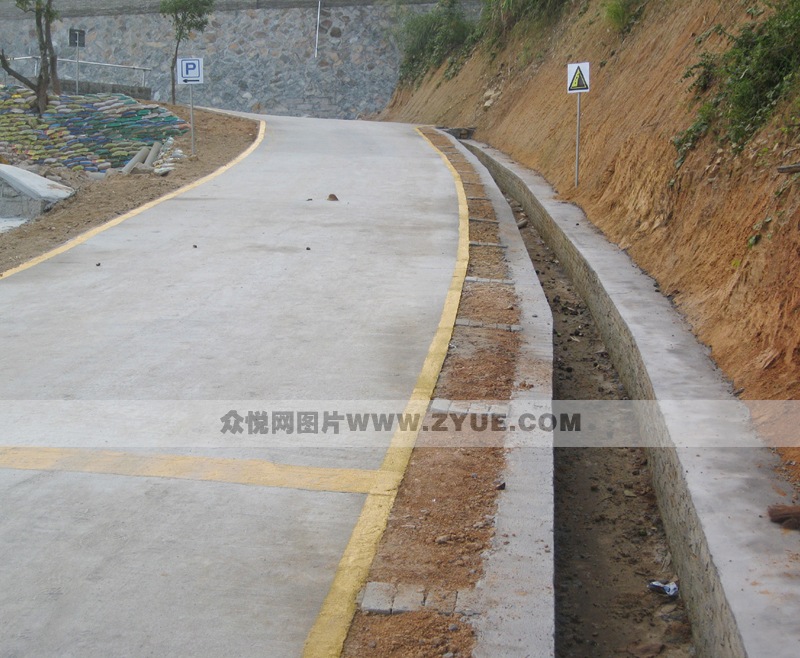 御缘驾校上坡起步定点停车训练场地