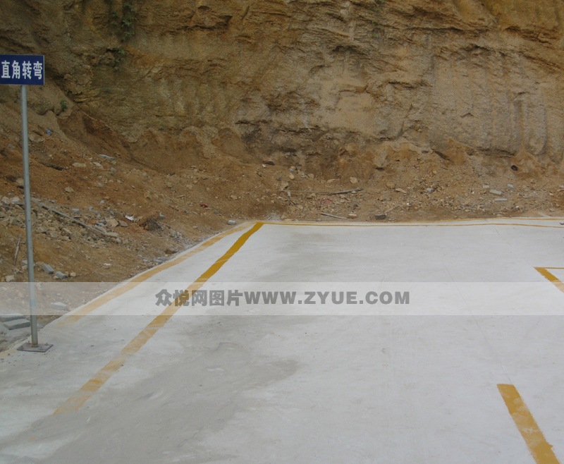 御缘驾校直角转弯训练场地