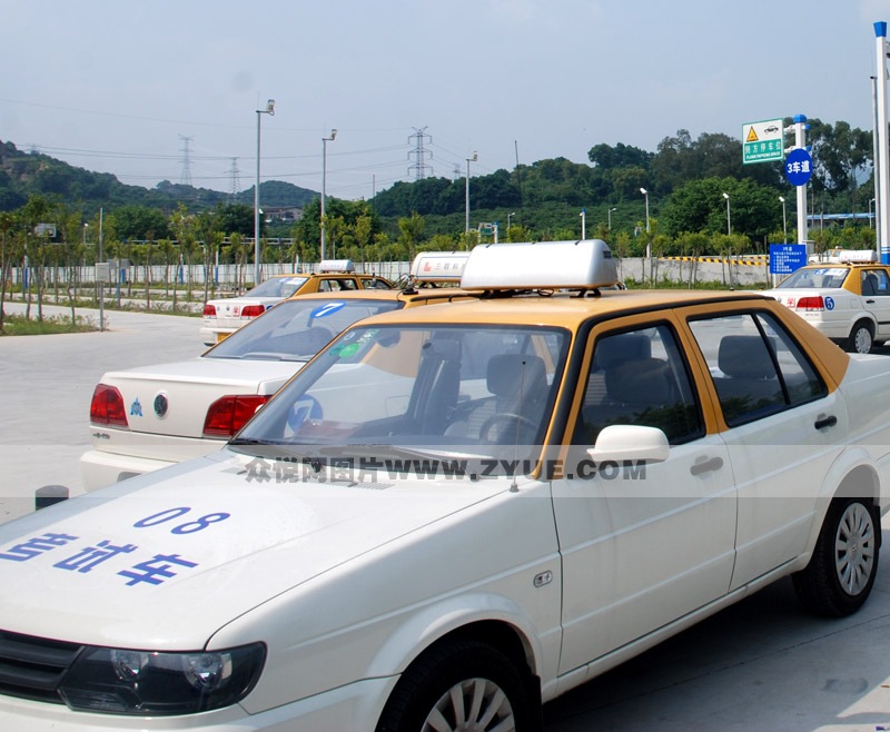 港安驾校教练车1