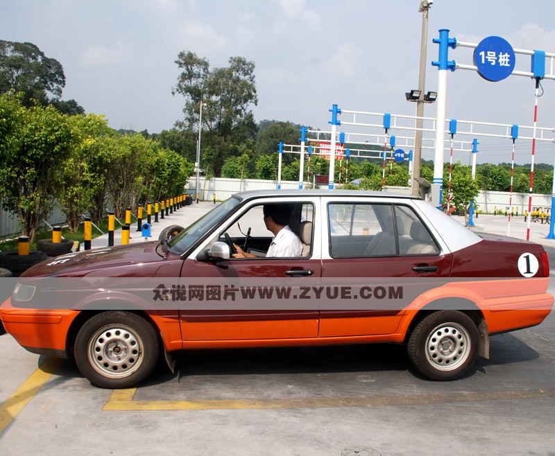 港安驾校教练车2