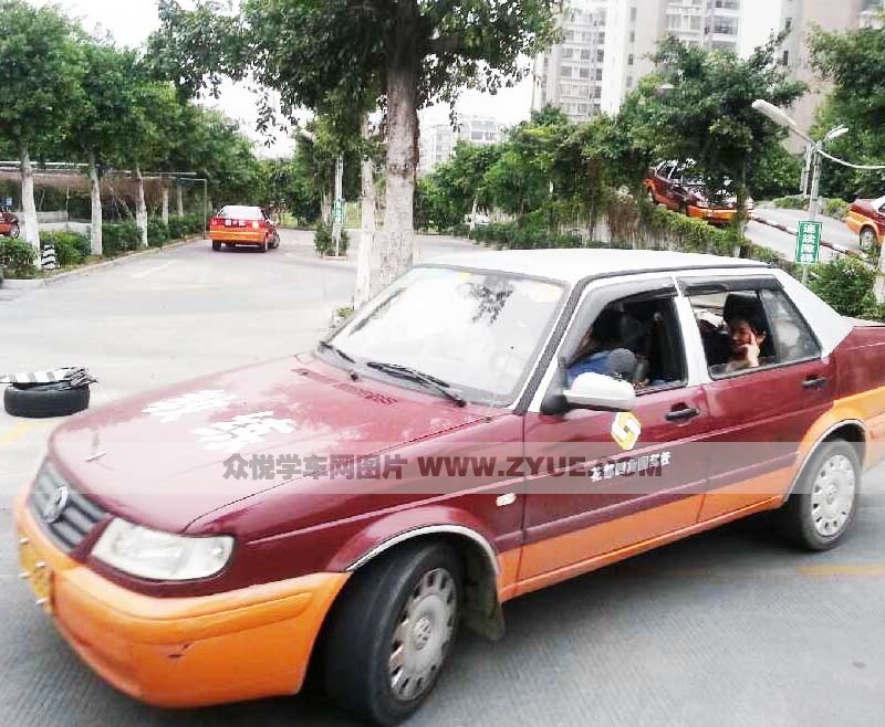 四角围驾校普桑教练车