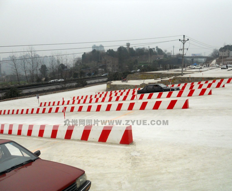 康德驾校坡道起步场地