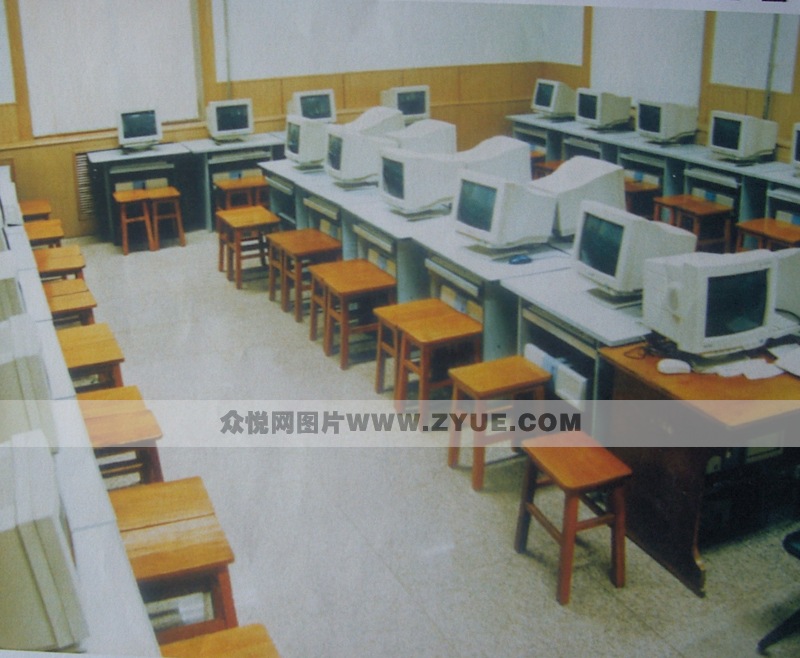 诚信驾校电脑房