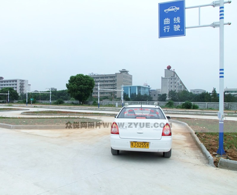 宏达驾校曲线行驶（皮卡教学车）