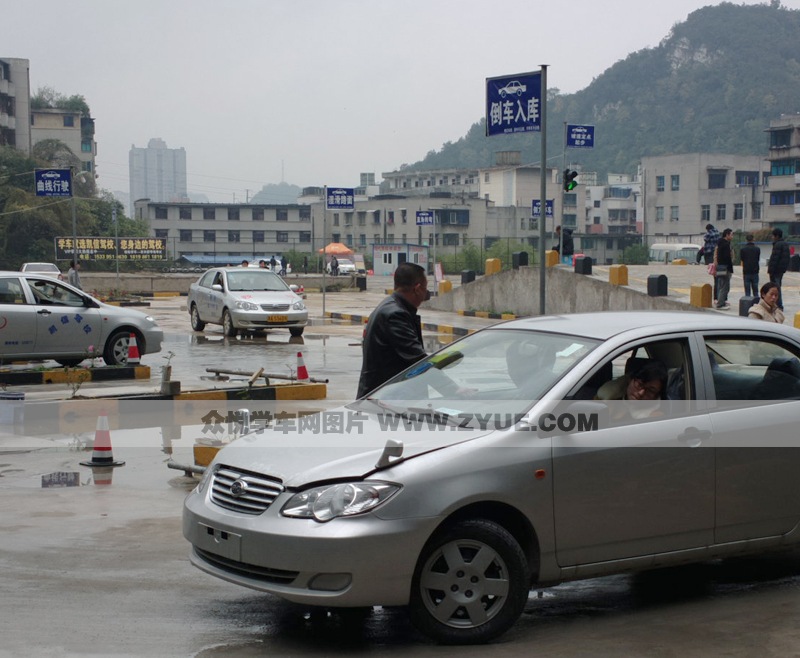 凯信驾校比亚迪教练车