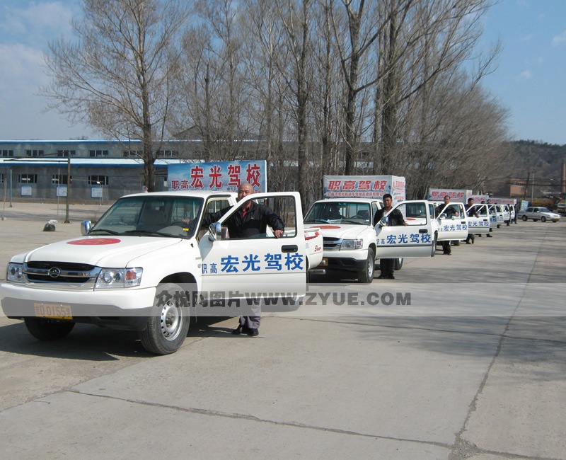 宏光驾校教练车