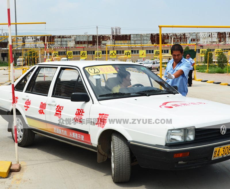 玛雅驾校普桑教练车