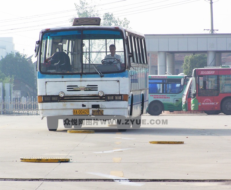 公交驾校圆饼路训练场地