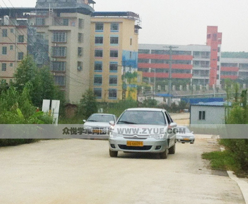 鹏程驾校小车上坡路场地