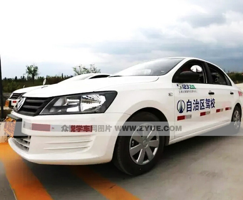 乌鲁木齐自治区驾校教练车
