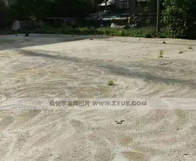 西安华鹰驾校学员练习场地
