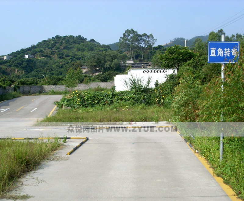 警兴驾校直角转弯场地