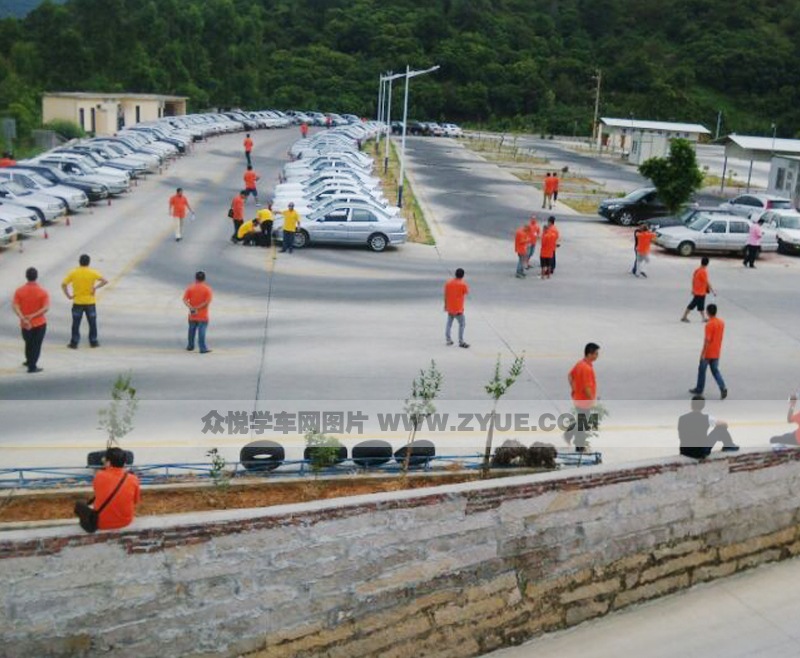 云文驾校教练车