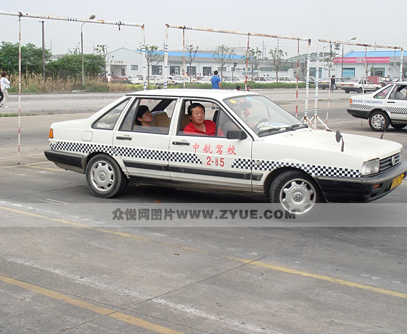 中航驾校教练车