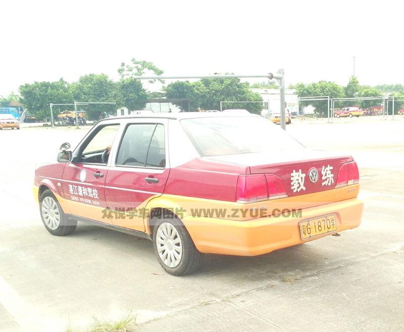 谦和驾校教练车近照