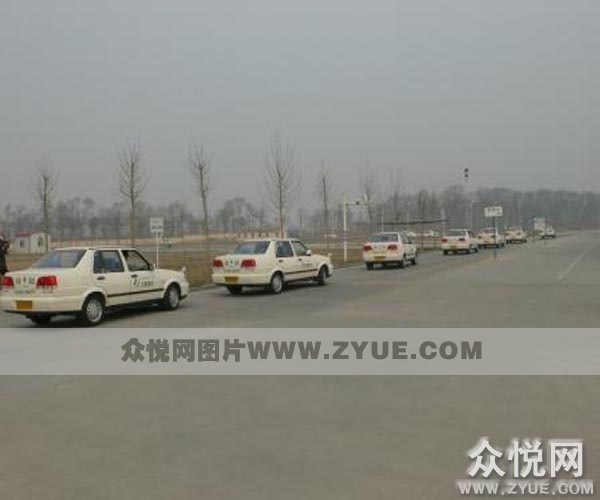 华晨驾校教练车