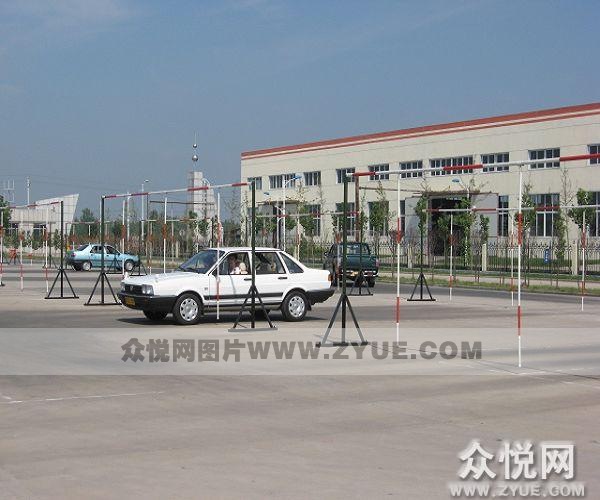 苍马驾校教练场